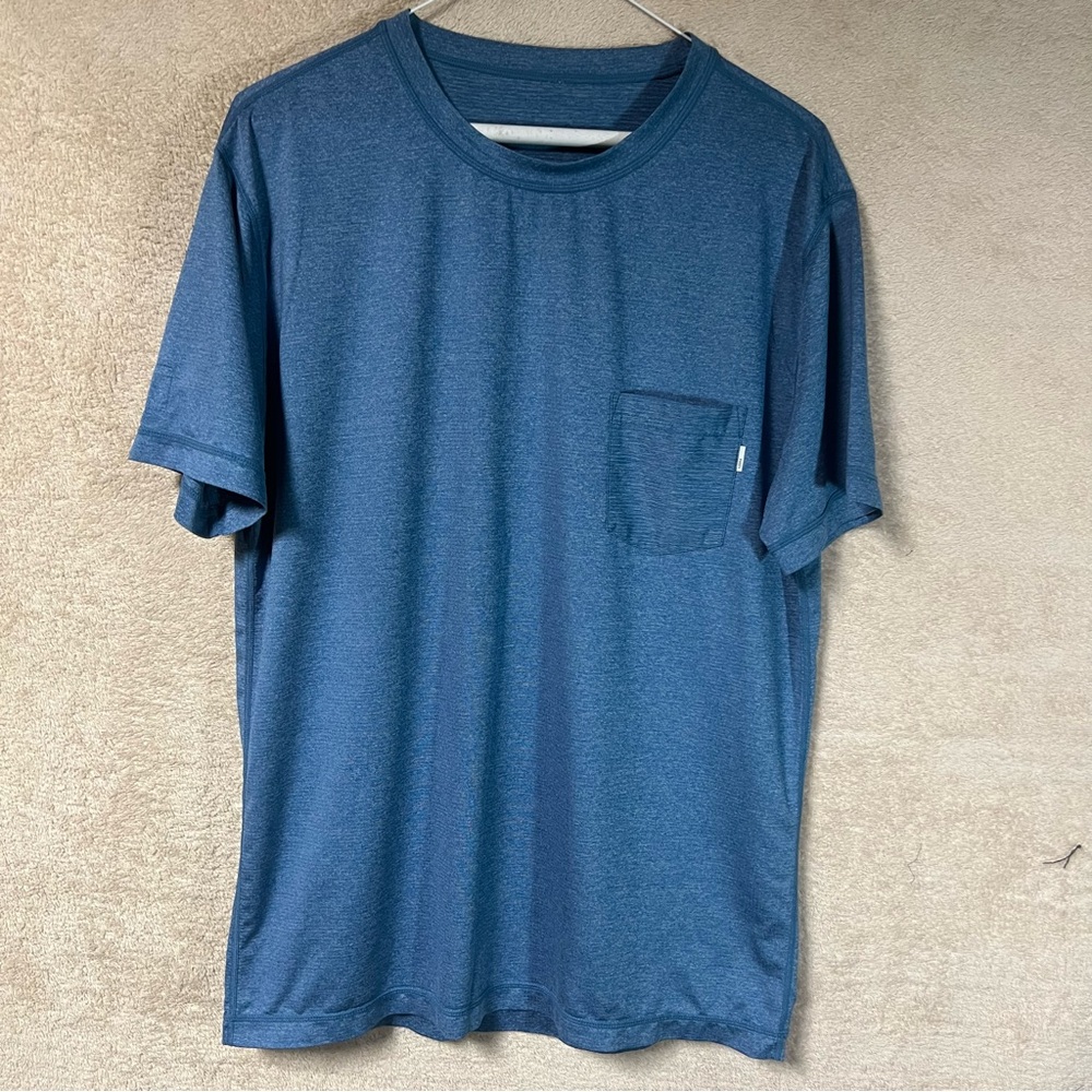 Vuori Tradewind Performance T Shirt Mens Large?? Blue